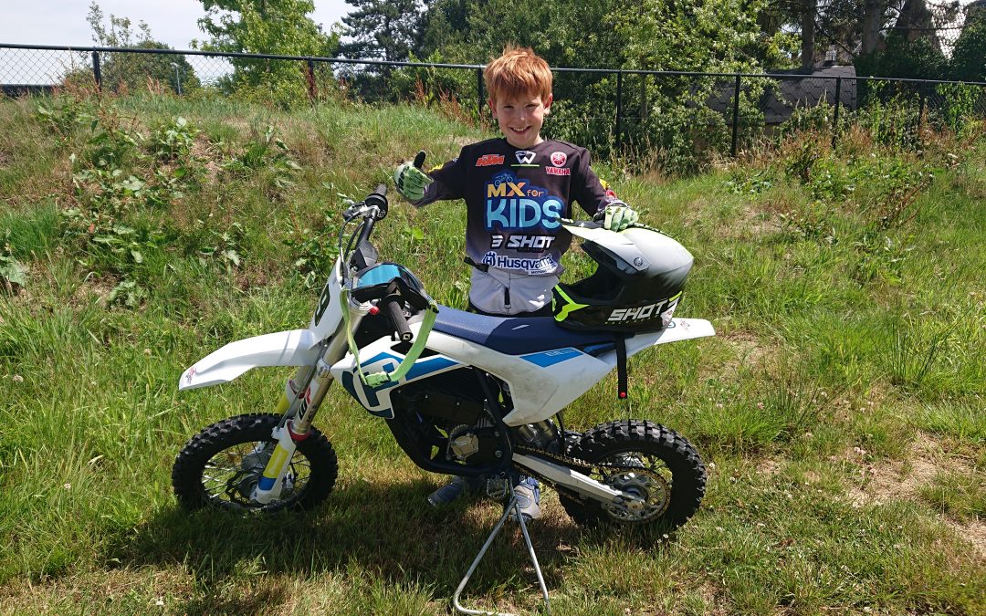 Achtjarige Cedric Fleerackers gaat van MX for Kids naar Junior e-motorcross